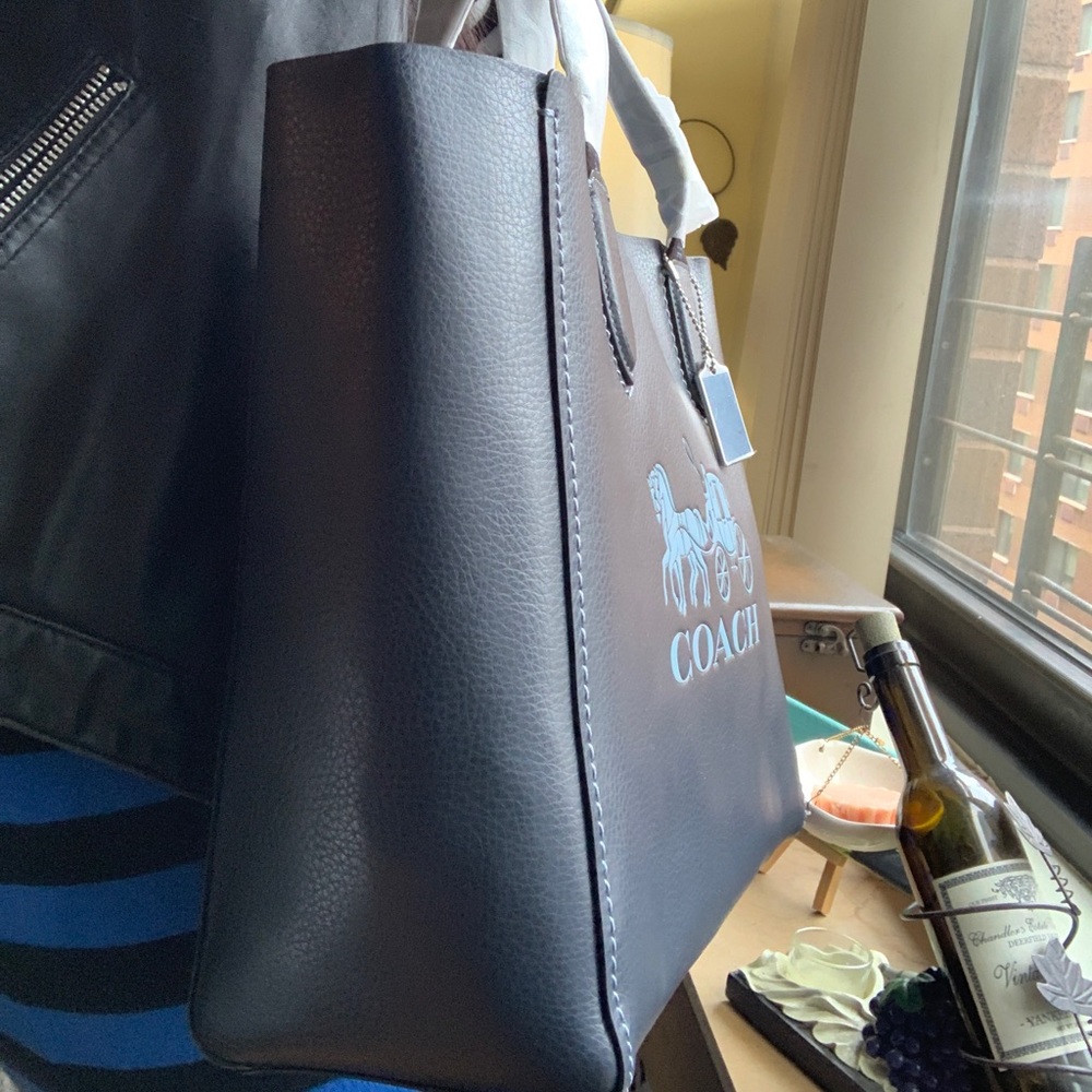SOLD⛔️Authentic Coach pebbled Leather and suede logo snap tote - Picture 11 of 14